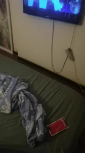 大奶人妻母狗，去她家里卧室偷情肛交，叫声特别大，对白精彩