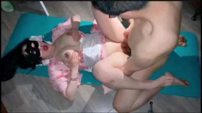 面具骚妻在做瑜伽看得忍不住了直接插入(完整版看简介)